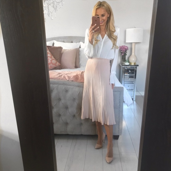 LAST ONE!! Elegant Sweater Style Pleated Skirt - Picture 3 of 8